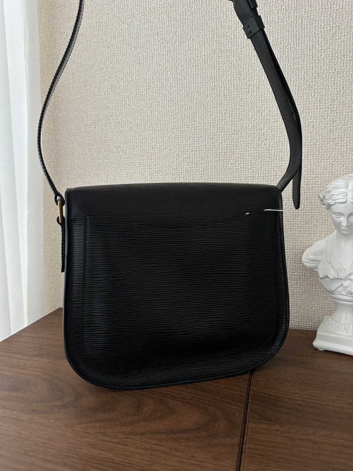 Louis Vuitton Epi Saddle Bag 🖤✨ Lightweight & Spacious