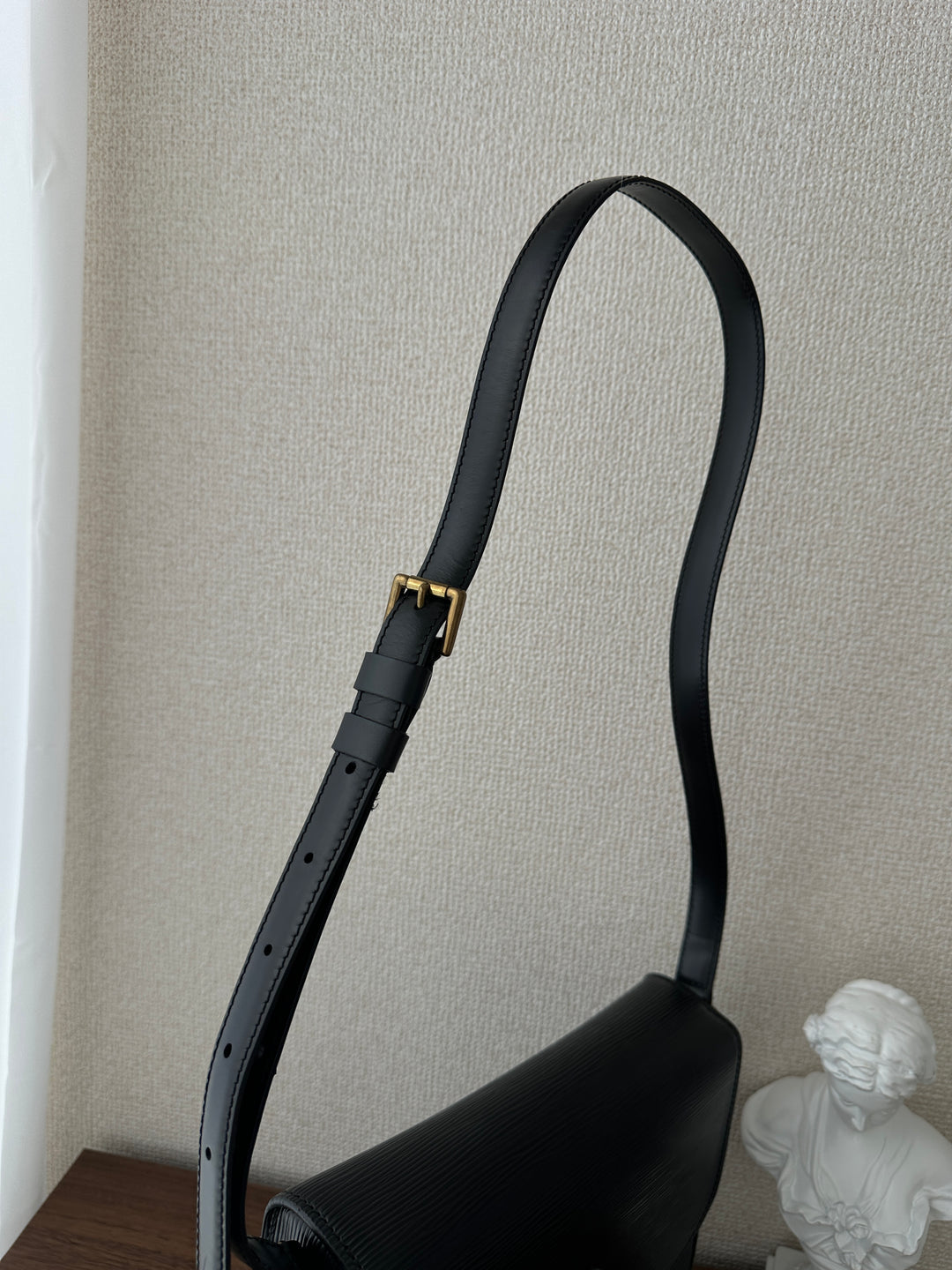 Louis Vuitton Epi Saddle Bag 🖤✨ Lightweight & Spacious