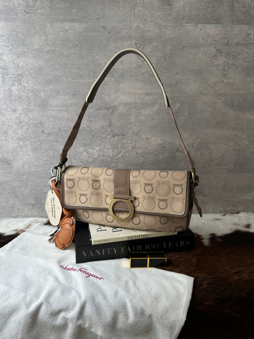 FERRAGAMO Gancini Jacquard Shoulder Bag ✨🤎｜Milk Tea Tones × Iconic Gancini Motif × Everyday Capacity