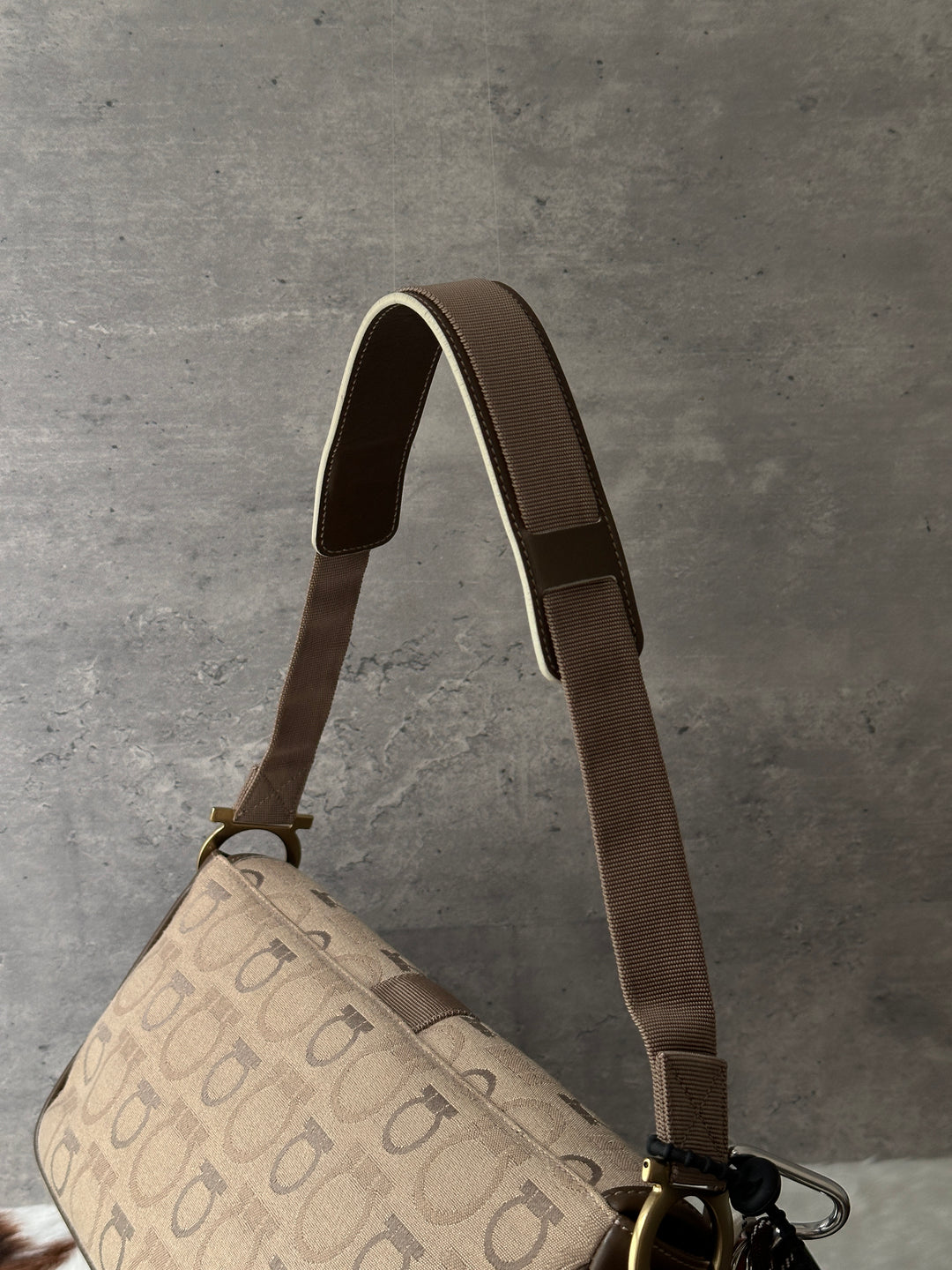 FERRAGAMO Gancini Jacquard Shoulder Bag ✨🤎｜Milk Tea Tones × Iconic Gancini Motif × Everyday Capacity