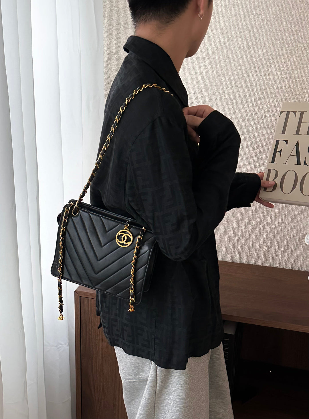 Chanel Round CC Charm V-Stitch Shoulder Bag 🖤✨ with Card & Sticker