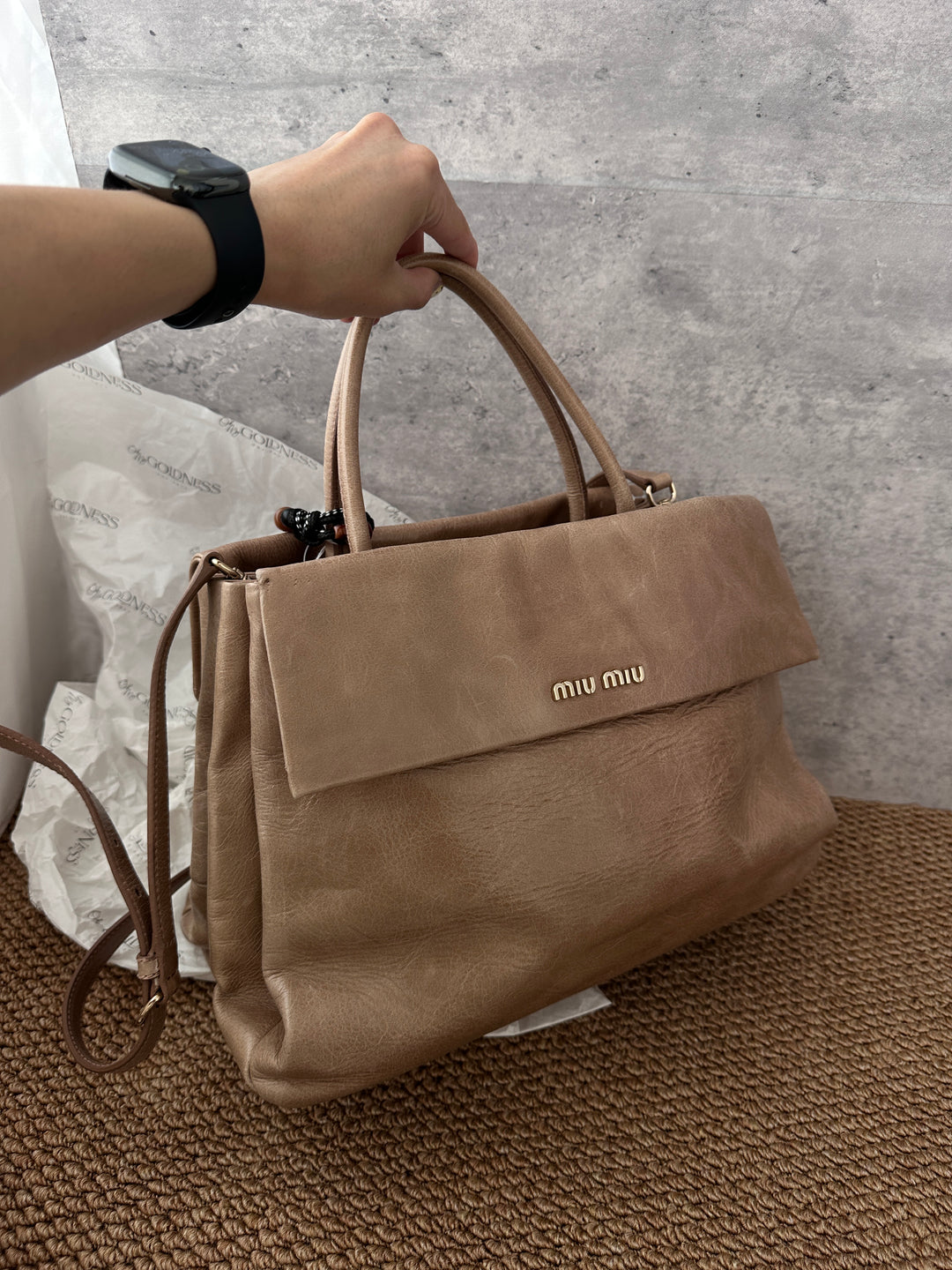 Miu Miu Padlock Tote Bag｜Versatile Waxed Leather Carryall
