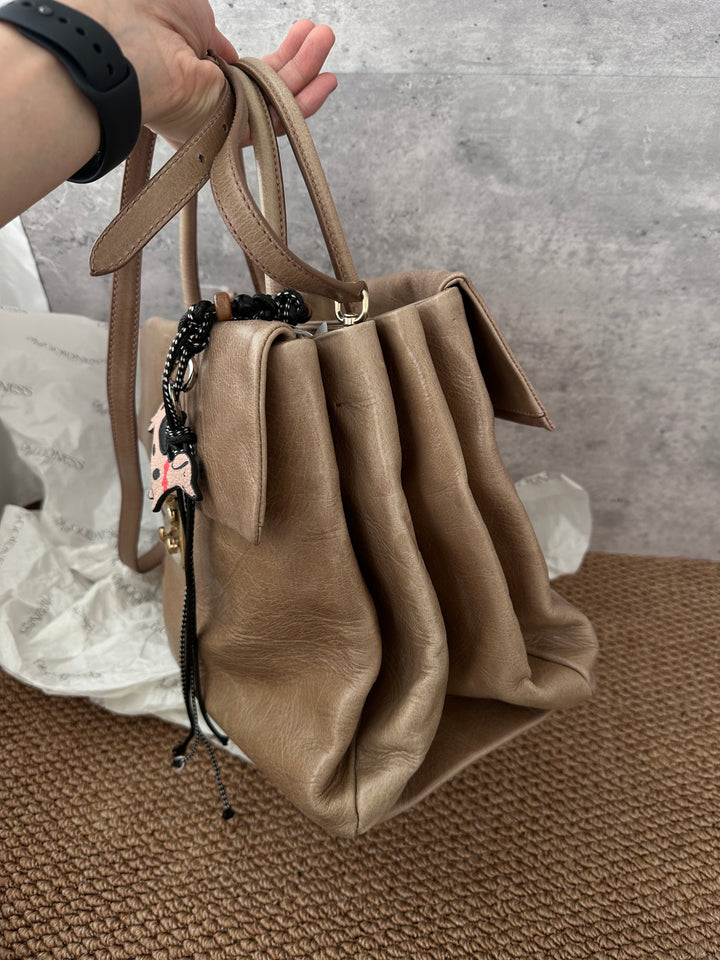 Miu Miu Padlock Tote Bag｜Versatile Waxed Leather Carryall