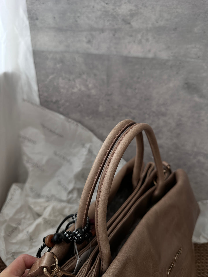 Miu Miu Padlock Tote Bag｜Versatile Waxed Leather Carryall