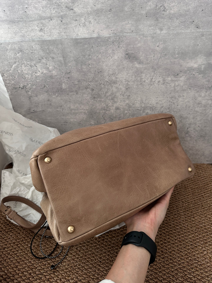 Miu Miu Padlock Tote Bag｜Versatile Waxed Leather Carryall