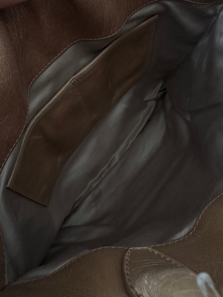 Miu Miu Padlock Tote Bag｜Versatile Waxed Leather Carryall