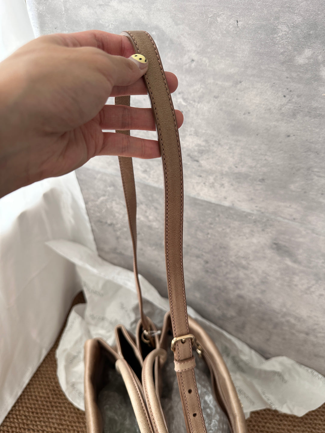 Miu Miu Padlock Tote Bag｜Versatile Waxed Leather Carryall