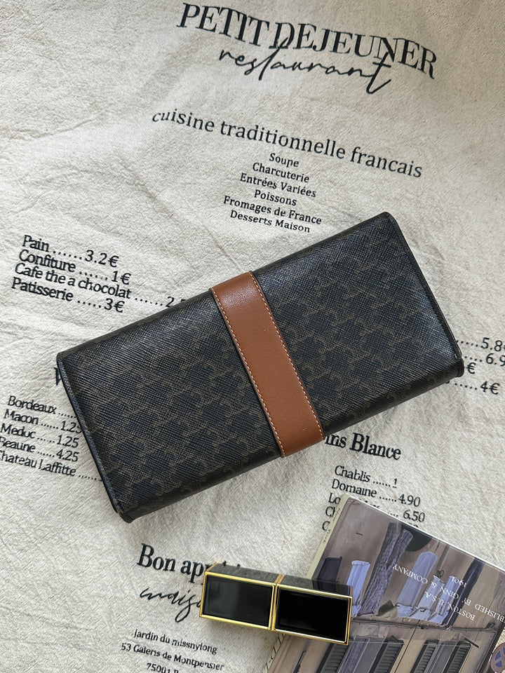 Celine Triomphe Canvas Long Wallet 🤎｜Iconic Triomphe Motif・Convertible WOC Style・Modern Classic😍😍