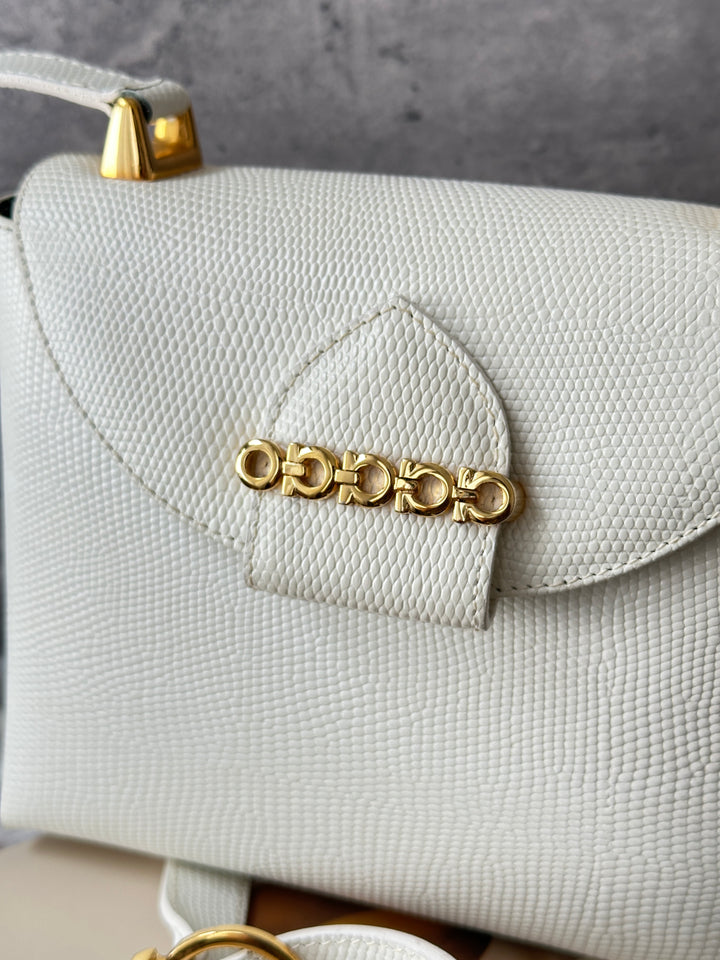 Ferragamo Lizard-Embossed Box Crossbody Bag 🤍｜Cream White × Gancini Hardware × Full Set