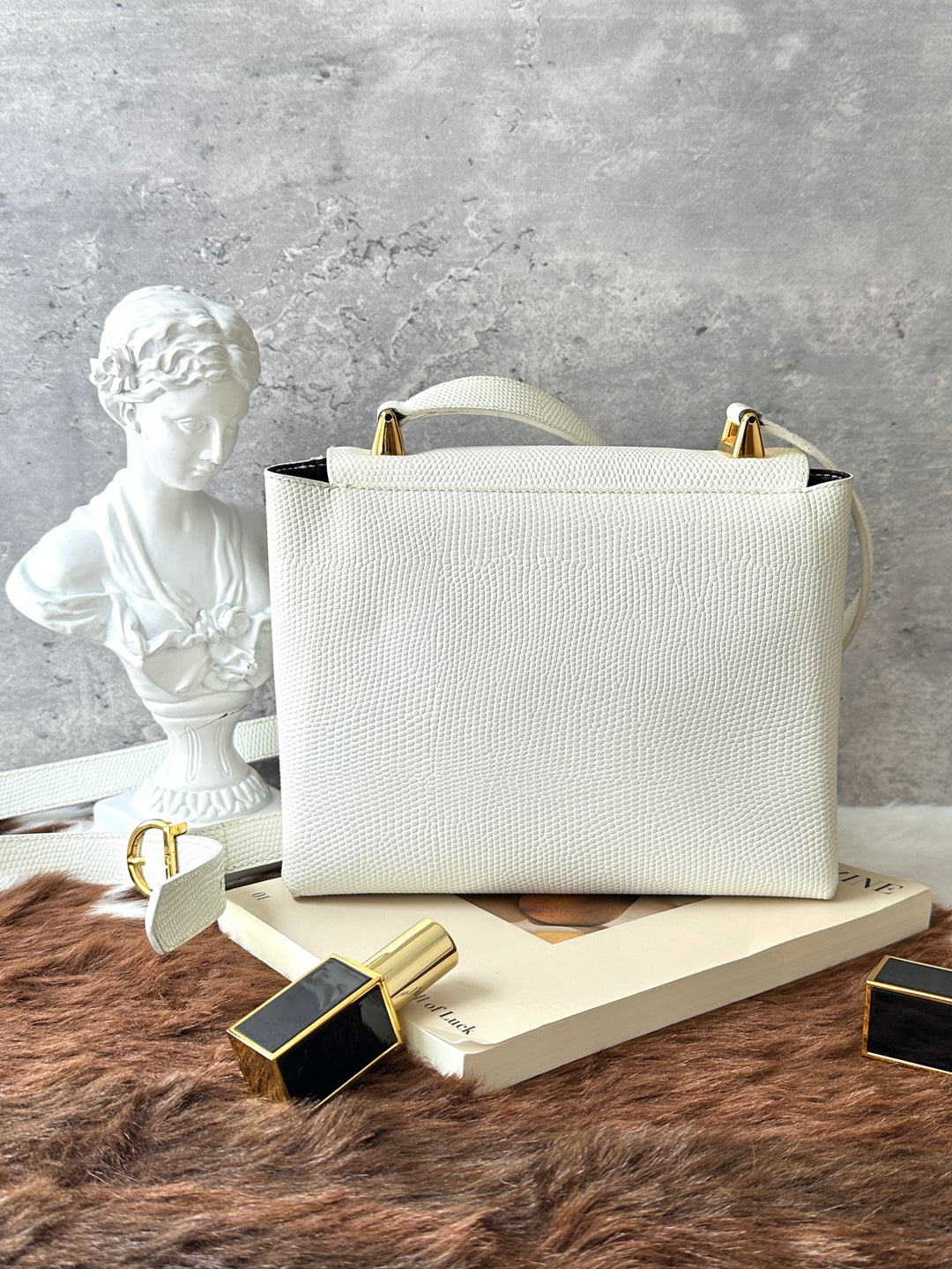 Ferragamo Lizard-Embossed Box Crossbody Bag 🤍｜Cream White × Gancini Hardware × Full Set
