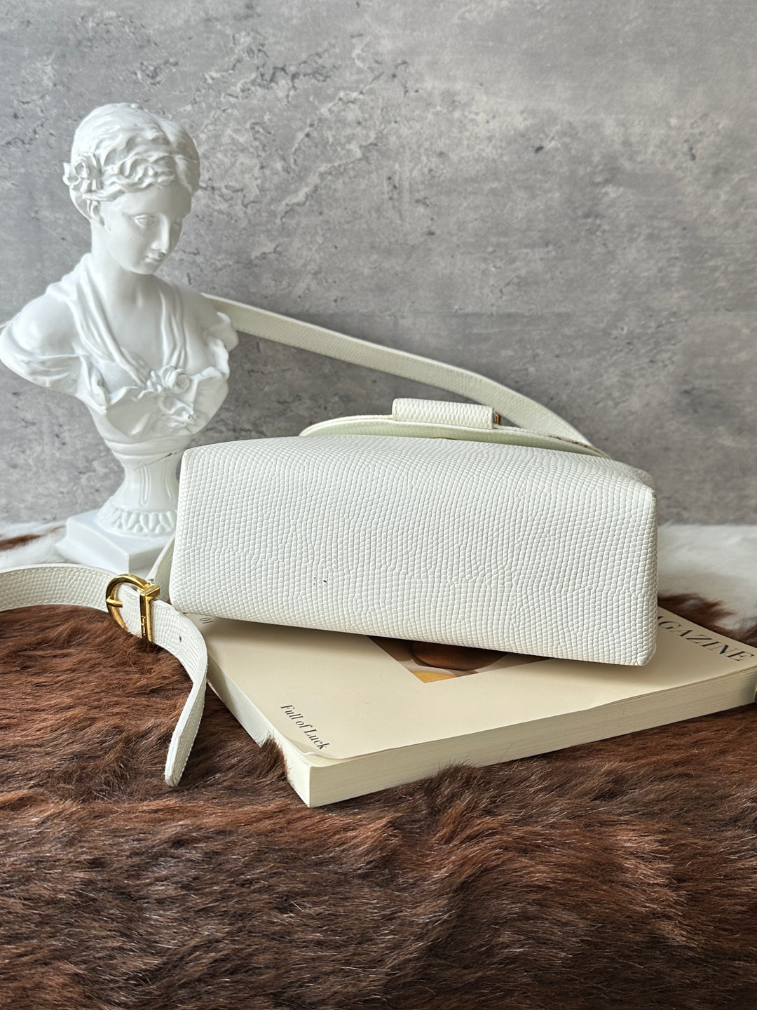 Ferragamo Lizard-Embossed Box Crossbody Bag 🤍｜Cream White × Gancini Hardware × Full Set