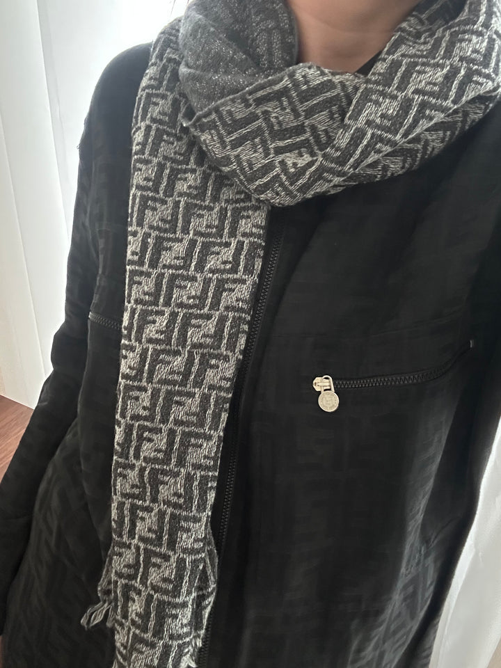 FENDI FF Monogram Reversible Scarf 🖤🩶 Timeless Vintage