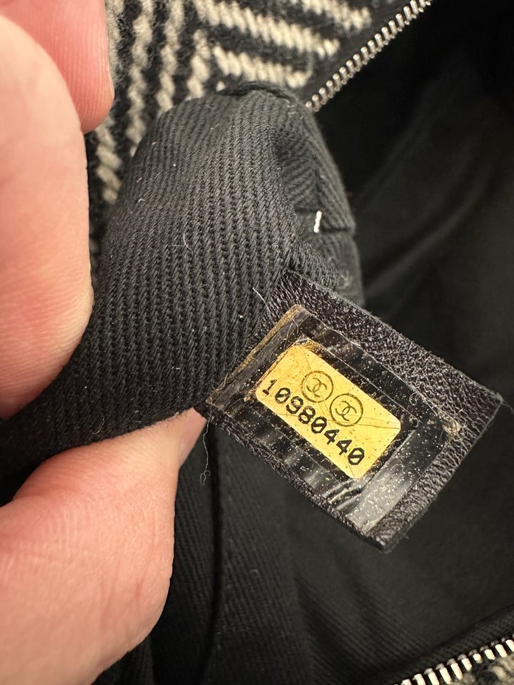 Chanel CC Houndstooth Wool Tote 🖤🤍 | Vintage Winter Perfection✨