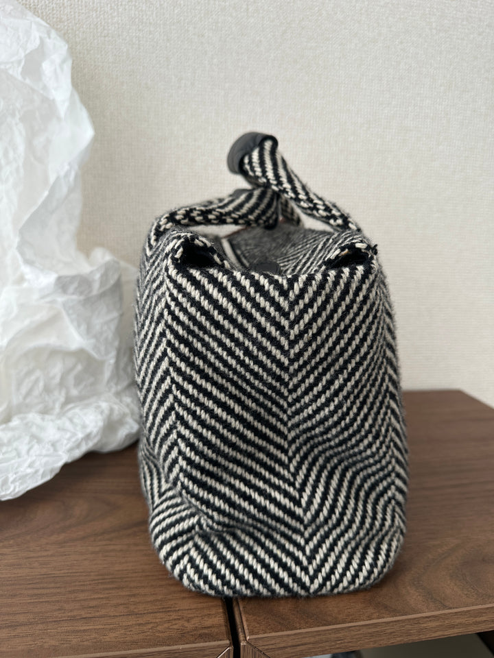 Chanel CC Houndstooth Wool Tote 🖤🤍 | Vintage Winter Perfection✨