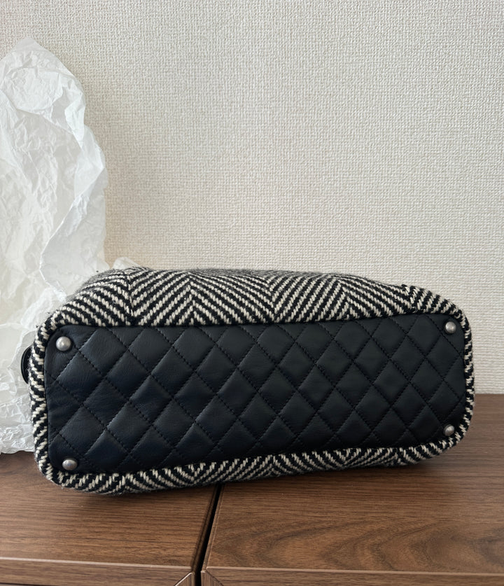 Chanel CC Houndstooth Wool Tote 🖤🤍 | Vintage Winter Perfection✨
