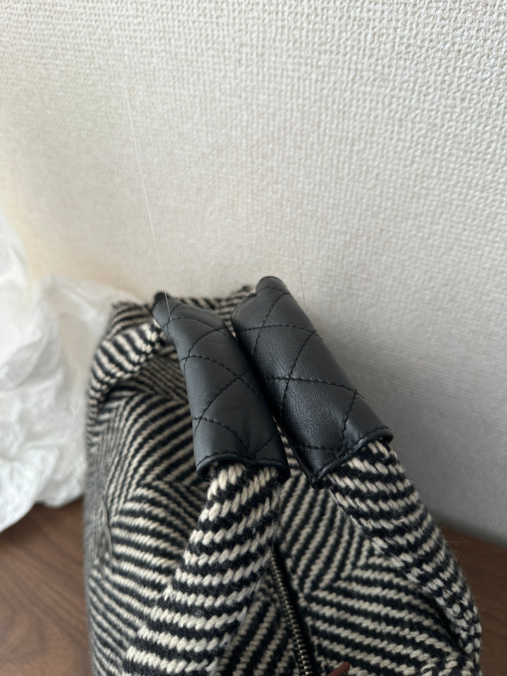 Chanel CC Houndstooth Wool Tote 🖤🤍 | Vintage Winter Perfection✨