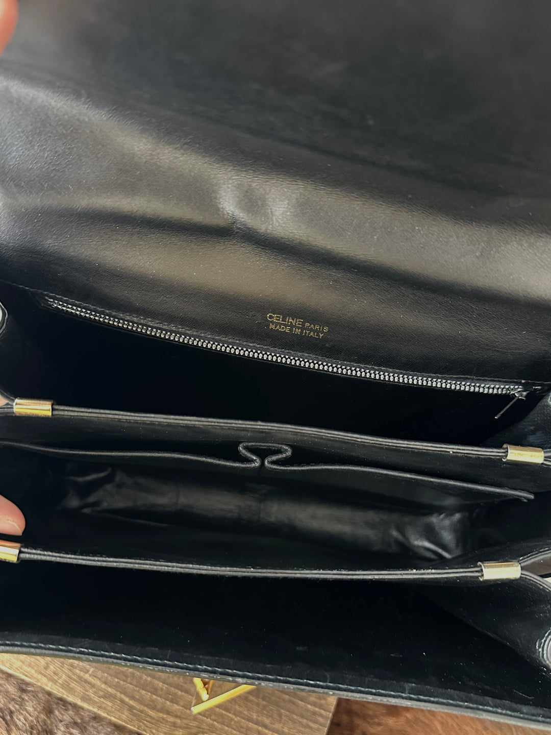 CELINE Horse Carriage Box Shoulder Bag 🖤｜Black Leather × Gold-Tone Clasp × Adjustable Strap