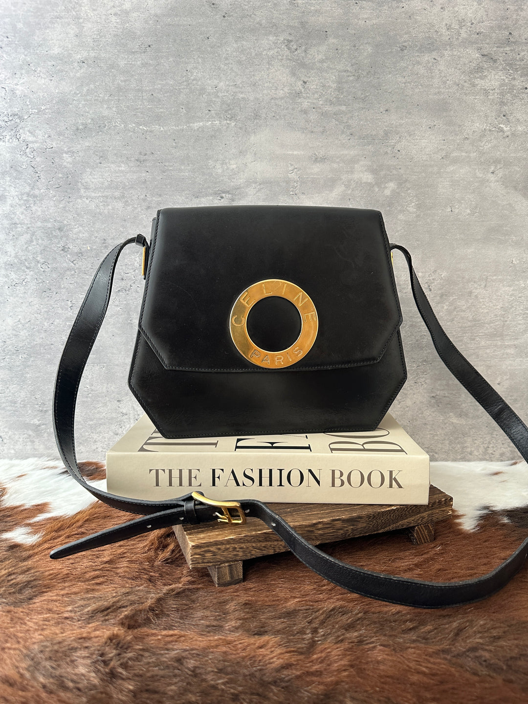 CELINE Vintage Hexagonal Box Bag 🖤｜Sculptural Silhouette｜Circular Logo Clasp｜Crimson Interior