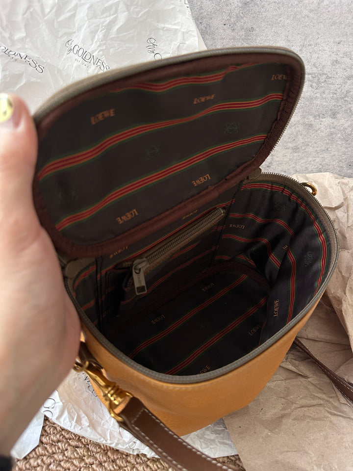 Loewe Caramel Biscuit Camera Bag 🤎🐻｜Charming Compact Size & Everyday Practicality