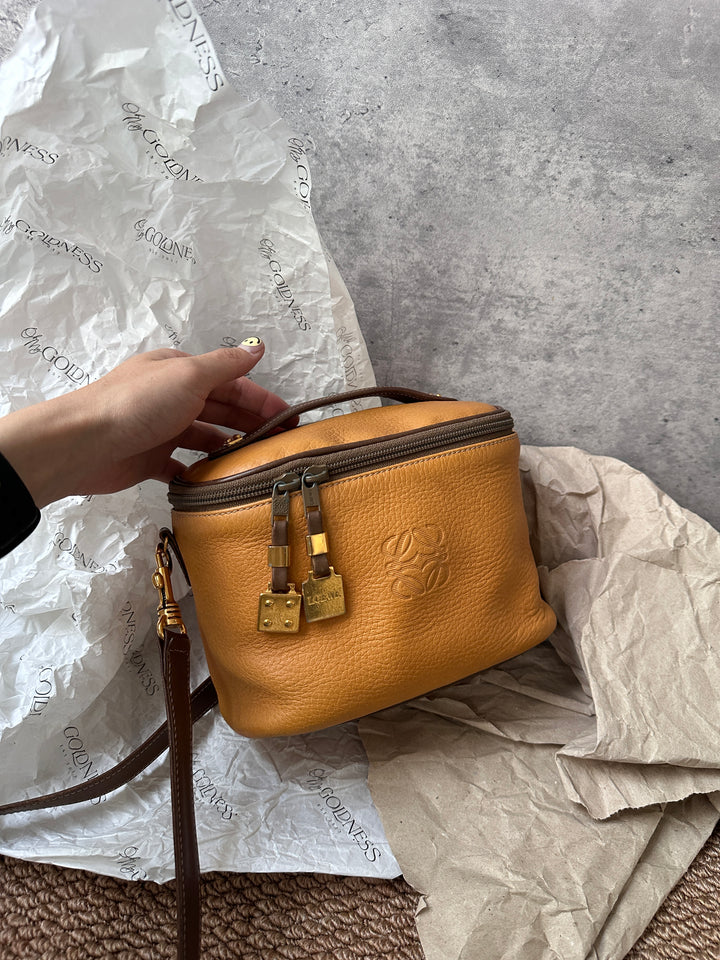 Loewe Caramel Biscuit Camera Bag 🤎🐻｜Charming Compact Size & Everyday Practicality