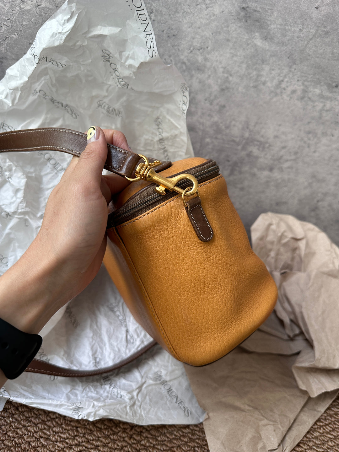 Loewe Caramel Biscuit Camera Bag 🤎🐻｜Charming Compact Size & Everyday Practicality