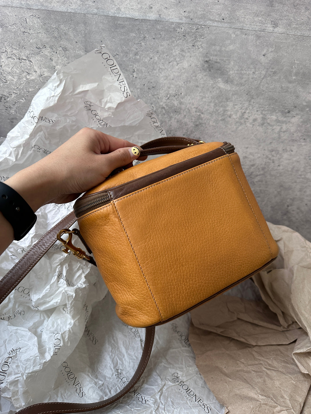 Loewe Caramel Biscuit Camera Bag 🤎🐻｜Charming Compact Size & Everyday Practicality