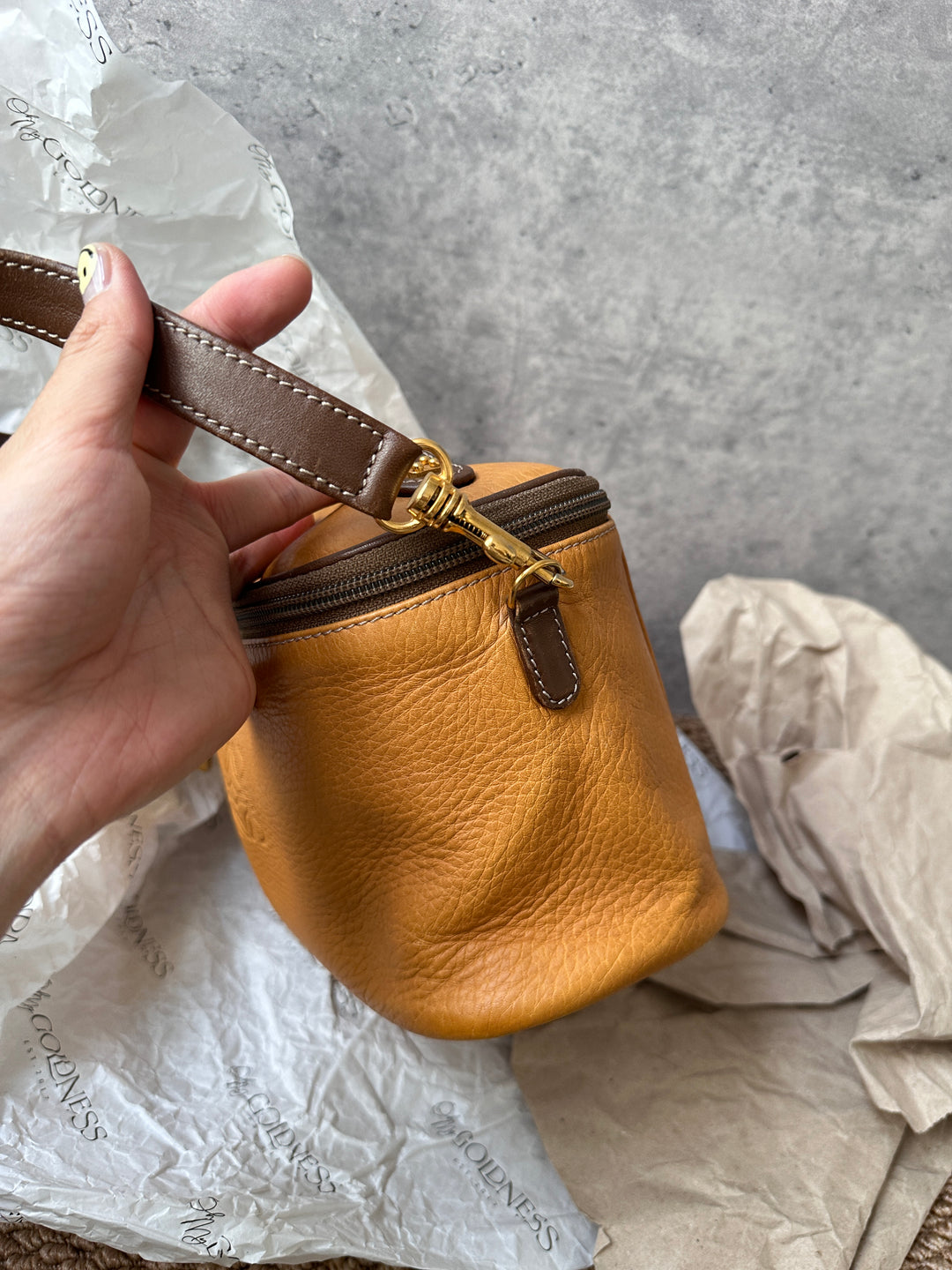 Loewe Caramel Biscuit Camera Bag 🤎🐻｜Charming Compact Size & Everyday Practicality