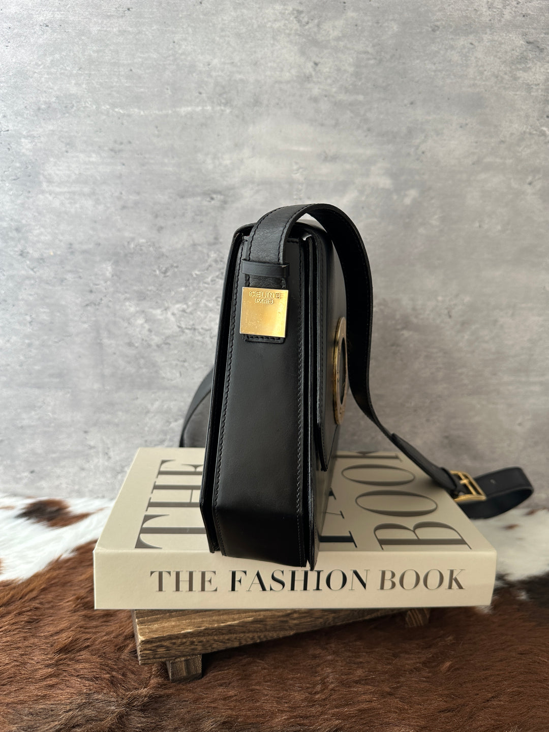 CELINE Vintage Hexagonal Box Bag 🖤｜Sculptural Silhouette｜Circular Logo Clasp｜Crimson Interior