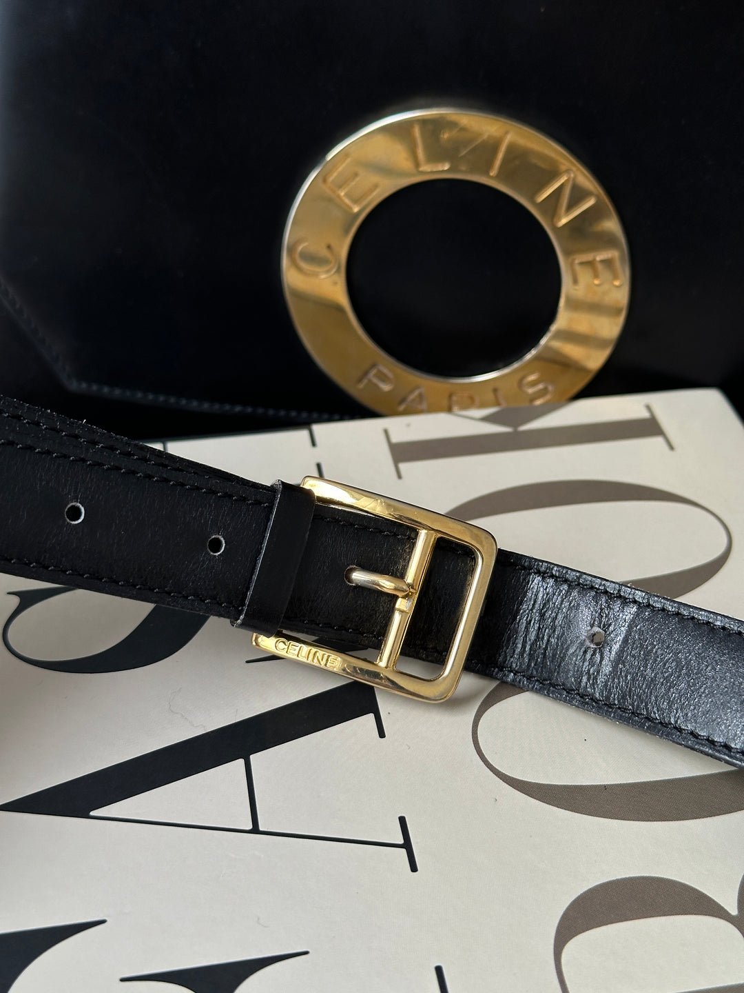 CELINE Vintage Hexagonal Box Bag 🖤｜Sculptural Silhouette｜Circular Logo Clasp｜Crimson Interior
