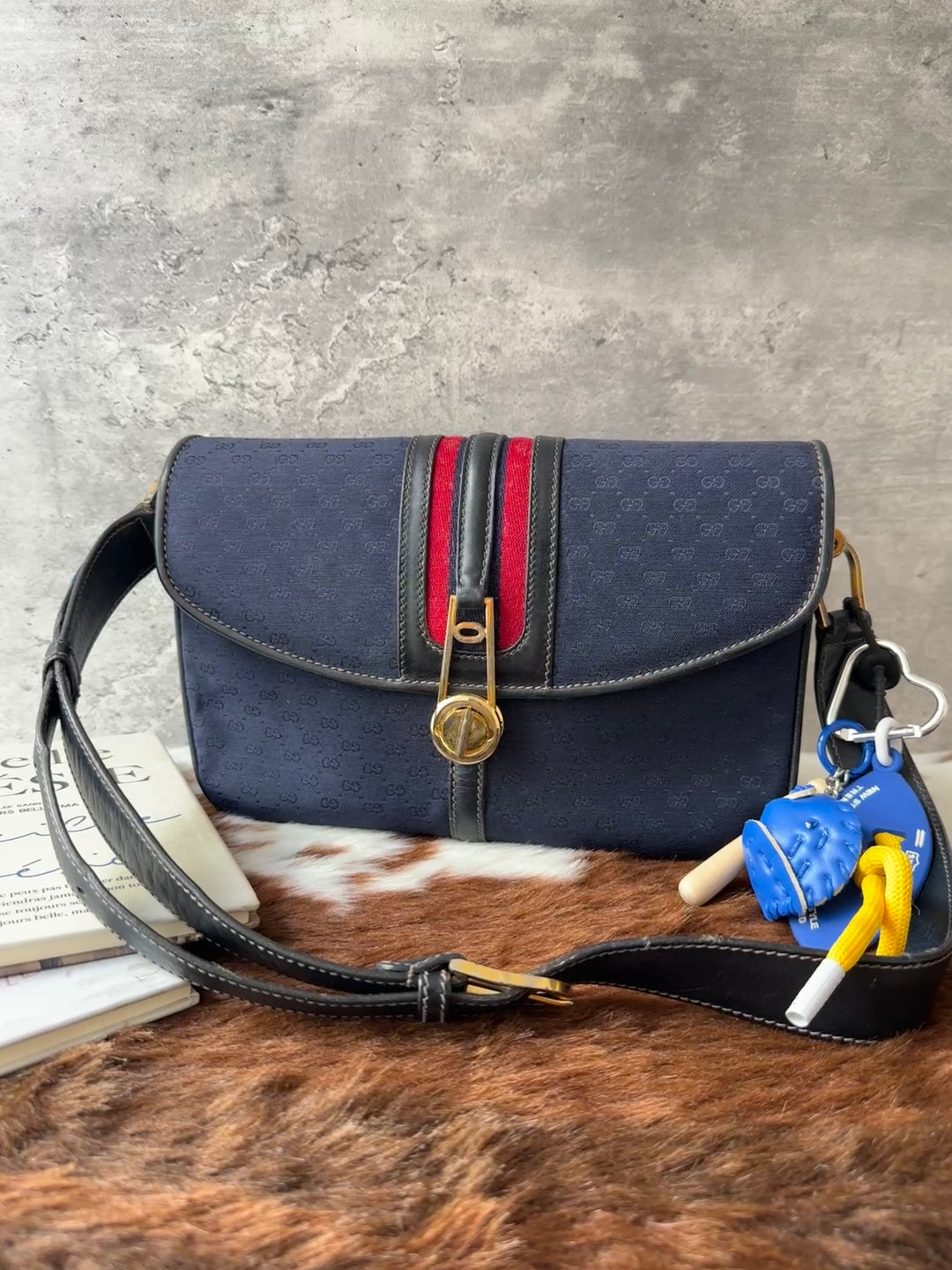 Gucci Micro GG Canvas Crossbody Bag ❤️💙｜Micro GG Canvas｜Web Stripe Accent｜Vintage Turn Lock