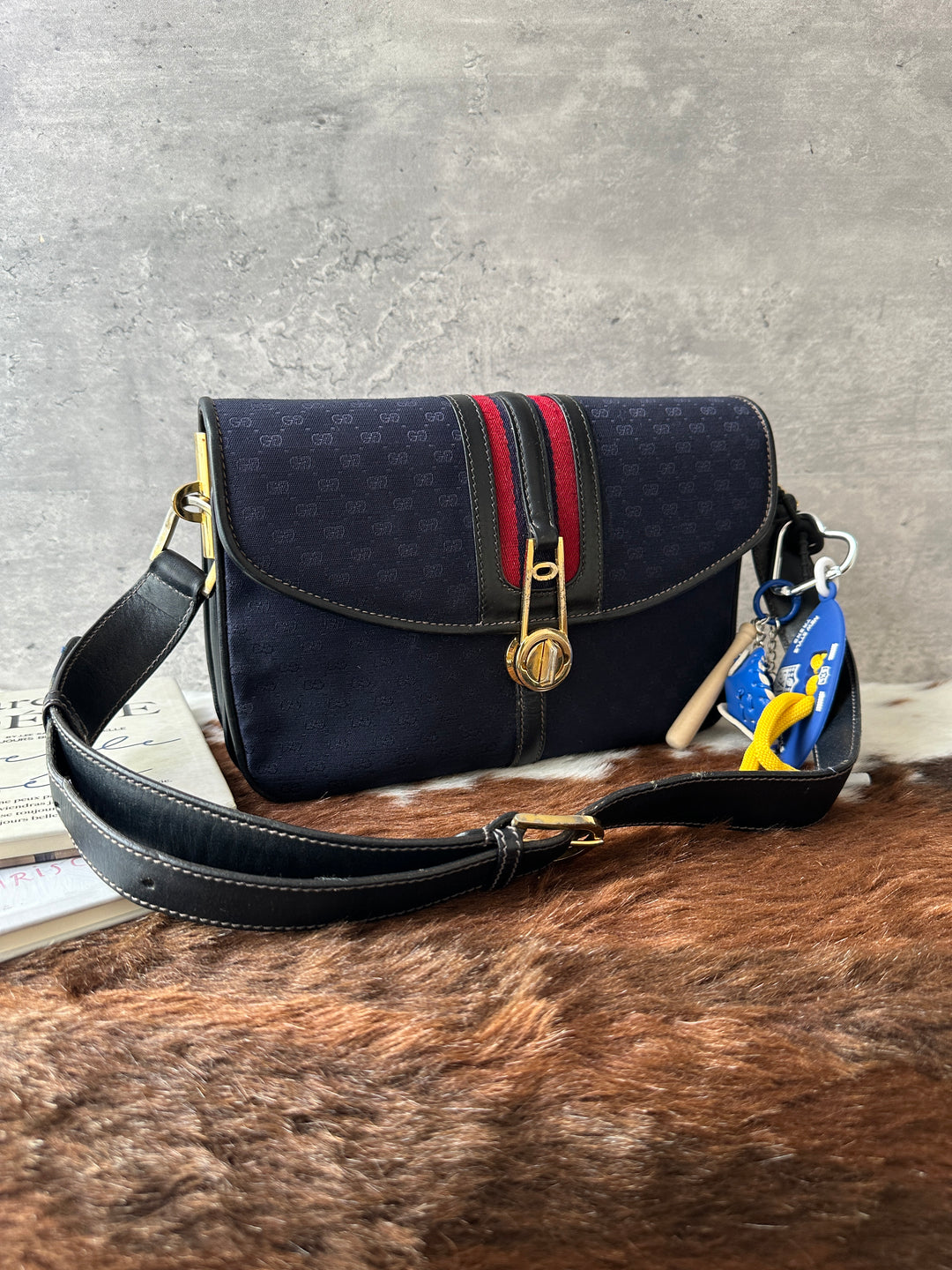 Gucci Micro GG Canvas Crossbody Bag ❤️💙｜Micro GG Canvas｜Web Stripe Accent｜Vintage Turn Lock