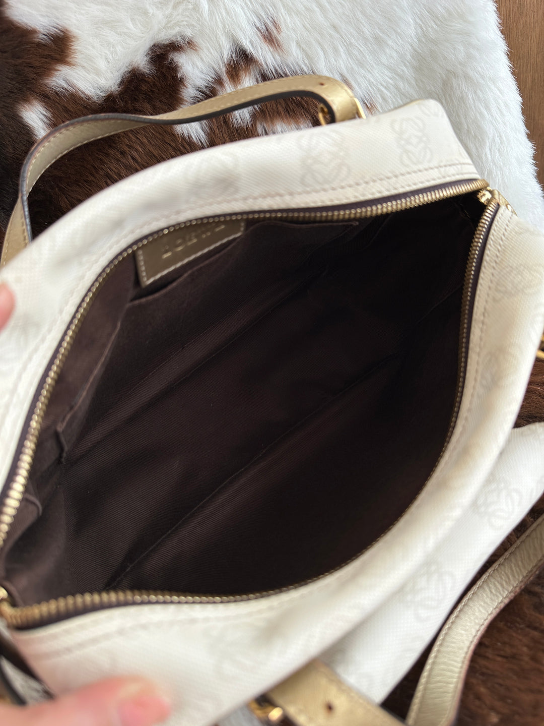 Loewe Monogram Boston Bag 🤍✨｜Signature Monogram・Front Pocket・Compact Design