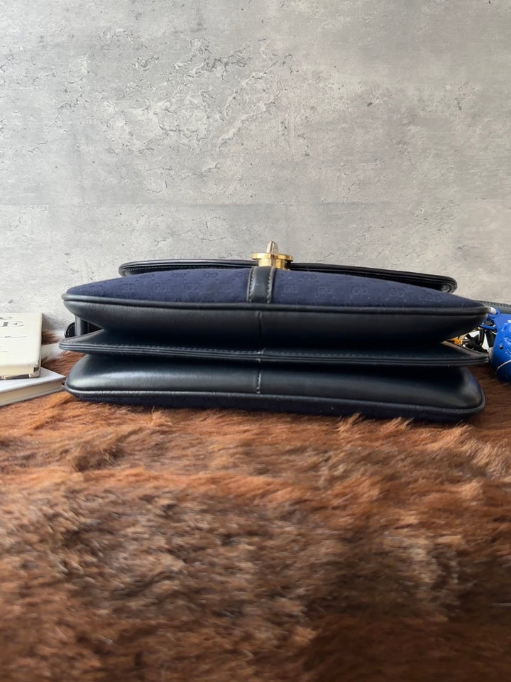 Gucci Micro GG Canvas Crossbody Bag ❤️💙｜Micro GG Canvas｜Web Stripe Accent｜Vintage Turn Lock
