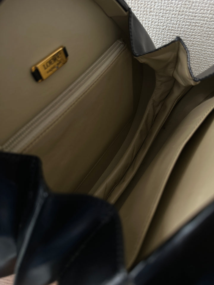 Loewe Museum Collection 🖤 | Irregular Egg Bag — A True Collector’s Gem✨