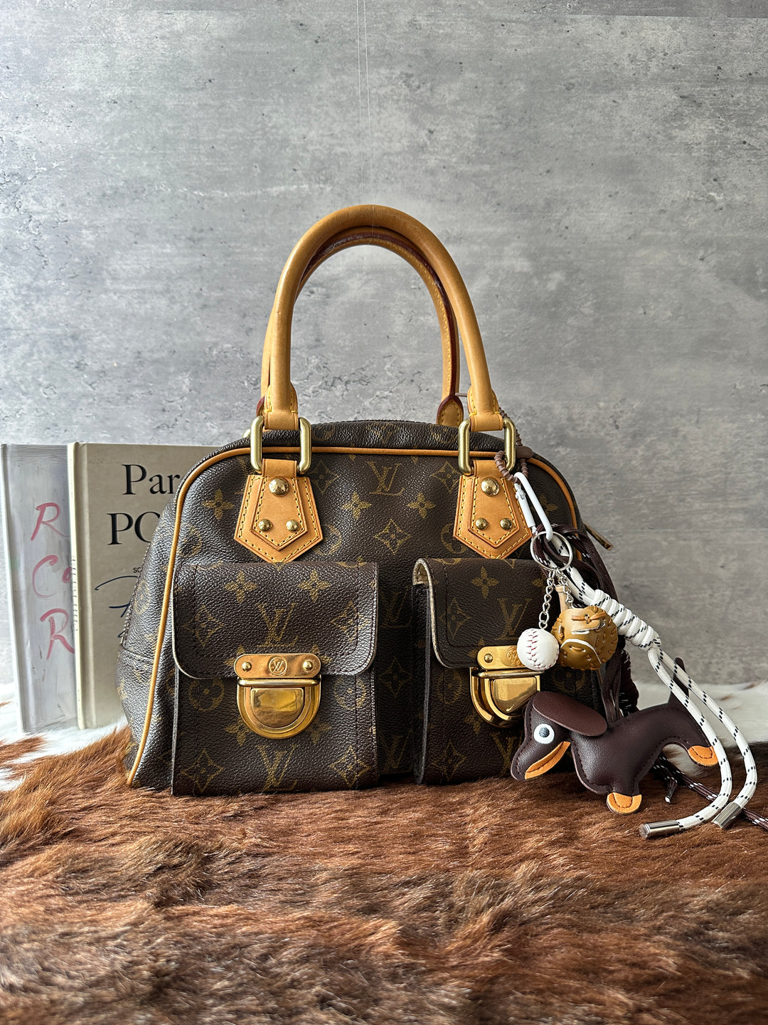 Louis Vuitton Manhattan PM Bag 🤎✨｜Iconic Monogram Canvas｜Double Front Pockets｜Y2K Silhouette