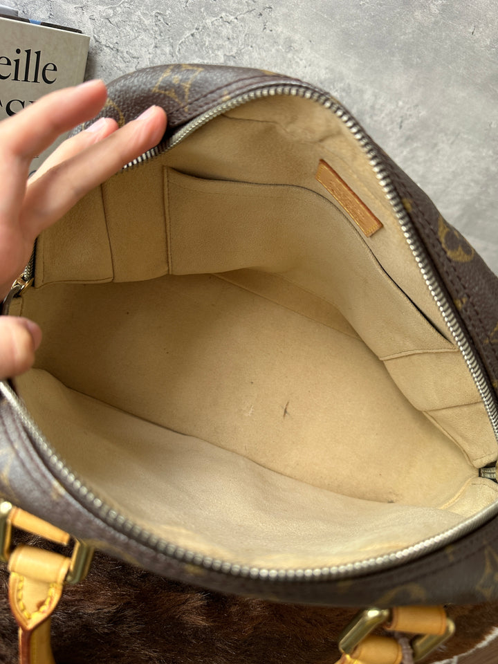Louis Vuitton Manhattan PM Bag 🤎✨｜Iconic Monogram Canvas｜Double Front Pockets｜Y2K Silhouette