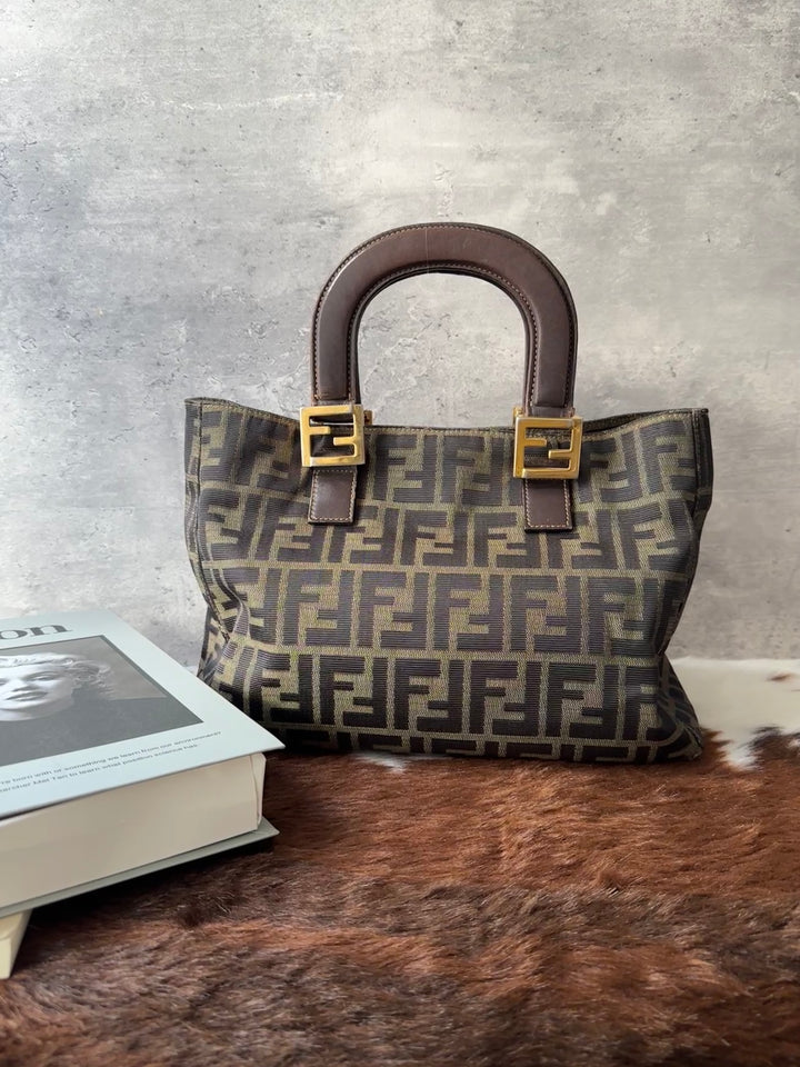 FENDI Vintage FF Small Tote Bag 🖤🤎｜Iconic FF Canvas｜Gold-Tone FF Hardware｜Lightweight Design