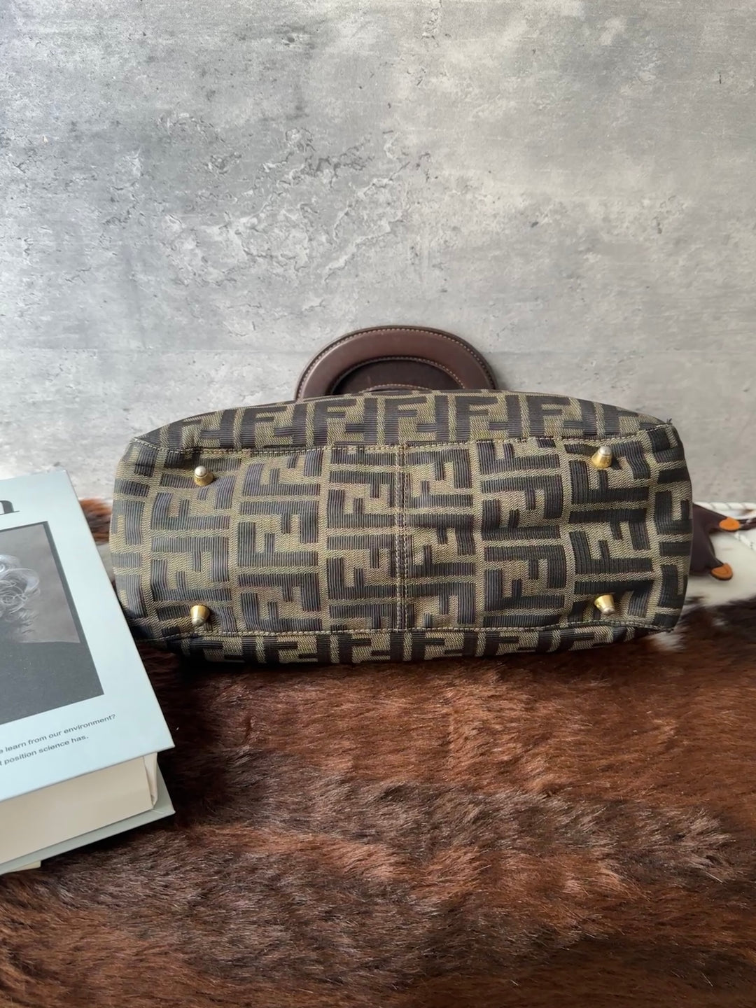 FENDI Vintage FF Small Tote Bag 🖤🤎｜Iconic FF Canvas｜Gold-Tone FF Hardware｜Lightweight Design