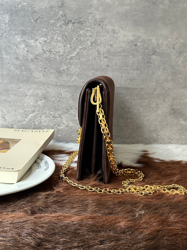 Gucci Chocolate Suede Chain Bag 🤎｜Rare 1980s Piece｜Openwork Double Ball Clasp｜Elegant Suede Finish