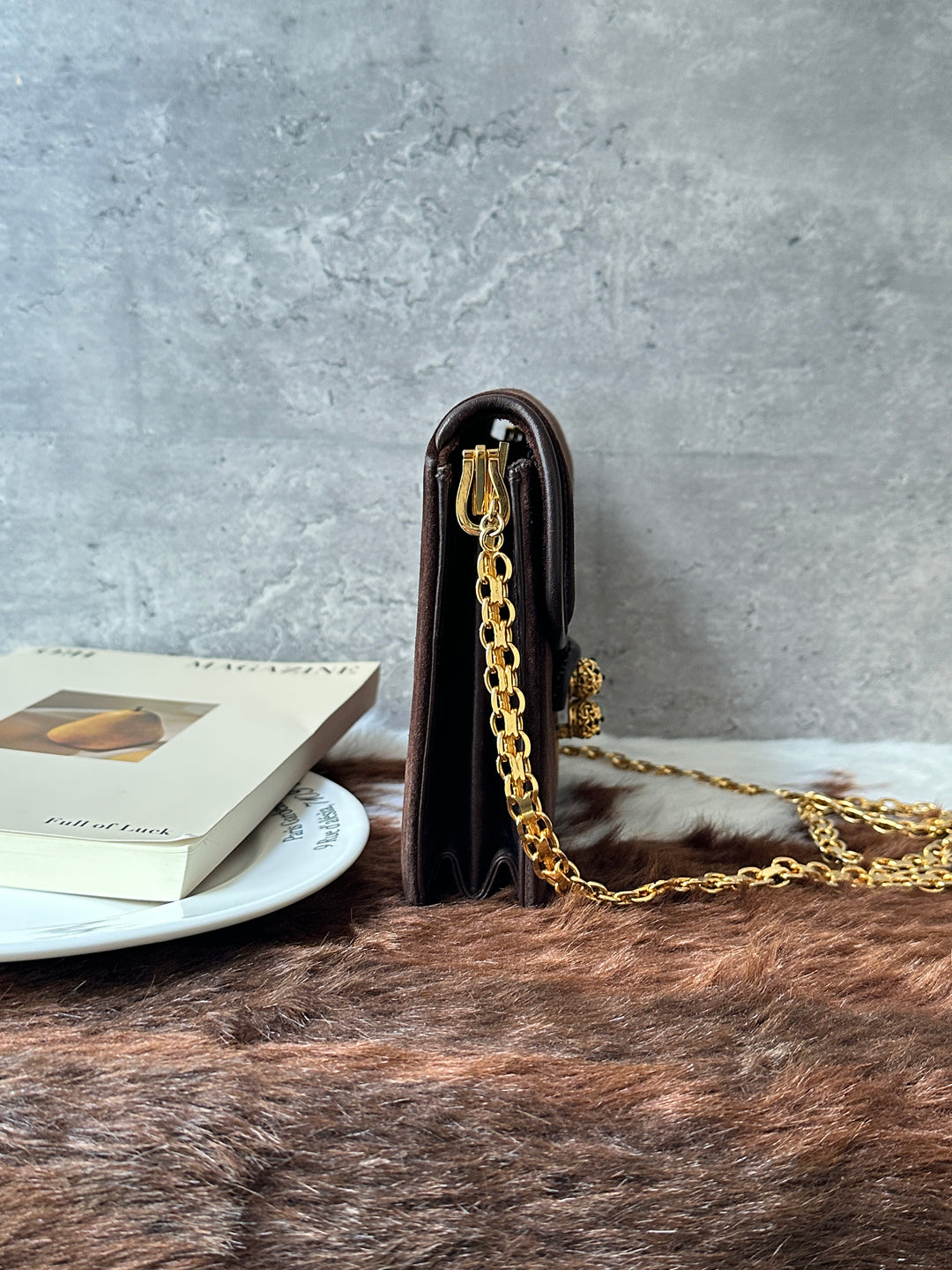 Gucci Chocolate Suede Chain Bag 🤎｜Rare 1980s Piece｜Openwork Double Ball Clasp｜Elegant Suede Finish