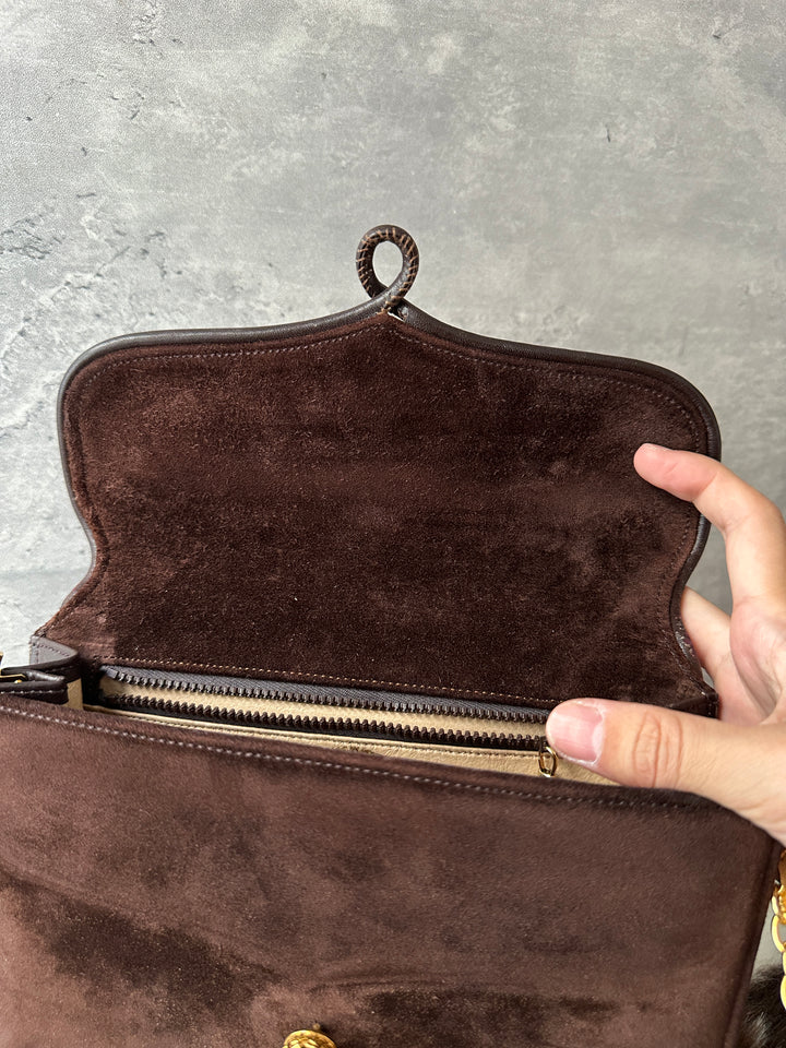 Gucci Chocolate Suede Chain Bag 🤎｜Rare 1980s Piece｜Openwork Double Ball Clasp｜Elegant Suede Finish