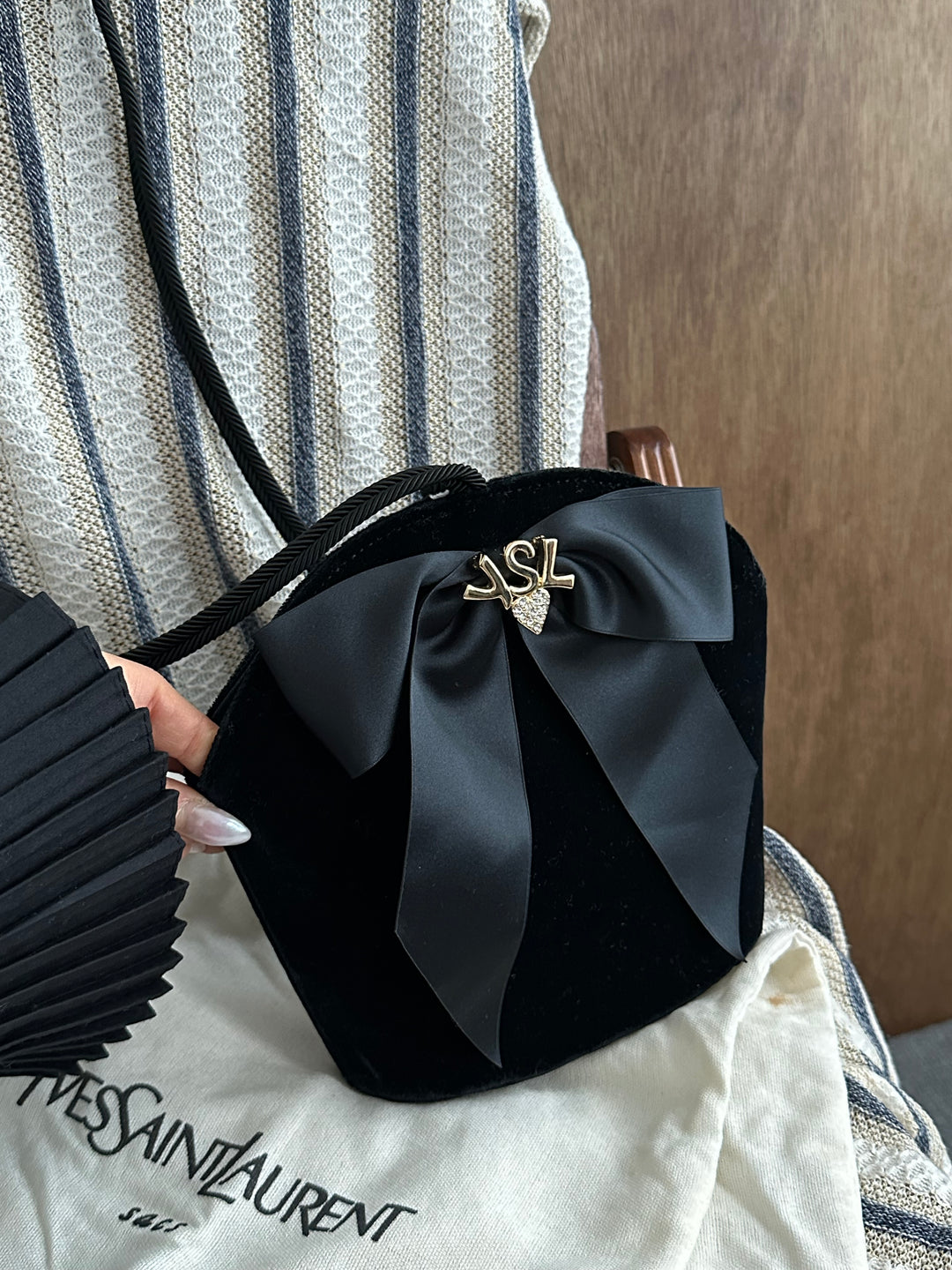 Saint Laurent YSL Vintage Rhinestone Logo Velvet Bucket Bag 🖤🎀｜Sparkling Logo Detail × Luxurious Velvet × Full Set Edition
