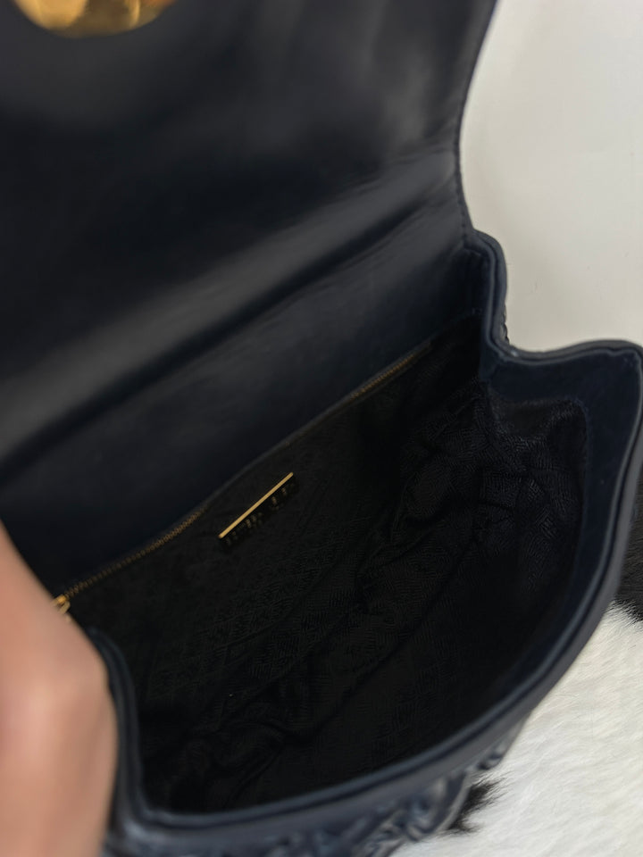 Bottega Veneta Kelly Top Handle 🖤｜Intrecciato Leather × Convertible Carry × Timeless Elegance