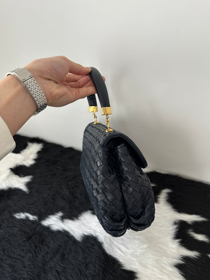 Bottega Veneta Kelly Top Handle 🖤｜Intrecciato Leather × Convertible Carry × Timeless Elegance