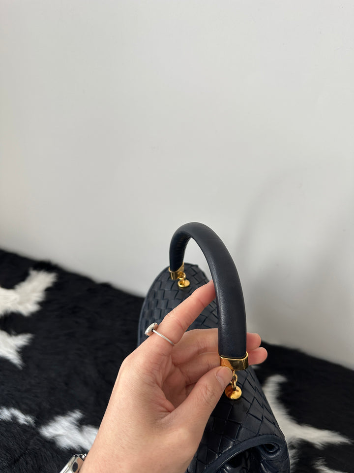 Bottega Veneta Kelly Top Handle 🖤｜Intrecciato Leather × Convertible Carry × Timeless Elegance