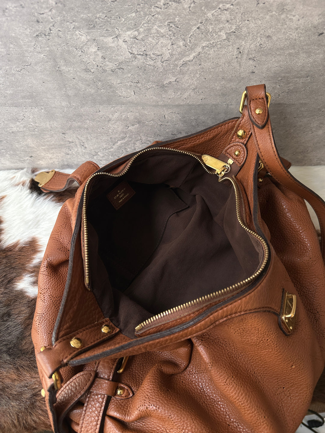 Louis Vuitton Perforated Monogram Leather Hobo 🤎｜Cognac Leather × Zip-Top Design × Shoulder &amp; Crossbody Carry