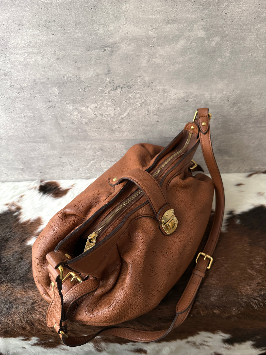 Louis Vuitton Perforated Monogram Leather Hobo 🤎｜Cognac Leather × Zip-Top Design × Shoulder &amp; Crossbody Carry