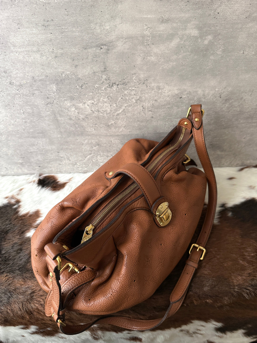 Louis Vuitton Perforated Monogram Leather Hobo 🤎｜Cognac Leather × Zip-Top Design × Shoulder &amp; Crossbody Carry