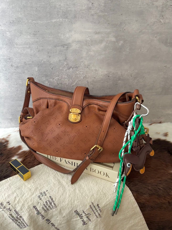 Louis Vuitton Perforated Monogram Leather Hobo 🤎｜Cognac Leather × Zip-Top Design × Shoulder &amp; Crossbody Carry