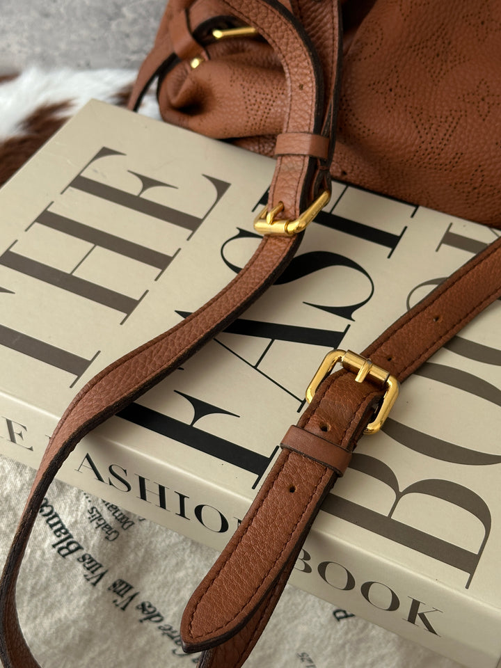 Louis Vuitton Perforated Monogram Leather Hobo 🤎｜Cognac Leather × Zip-Top Design × Shoulder &amp; Crossbody Carry
